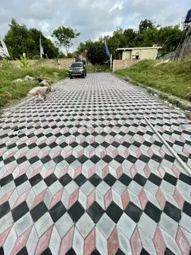 bangunan di pinggir jalan ini nyeleneh © 2021 twitter.com