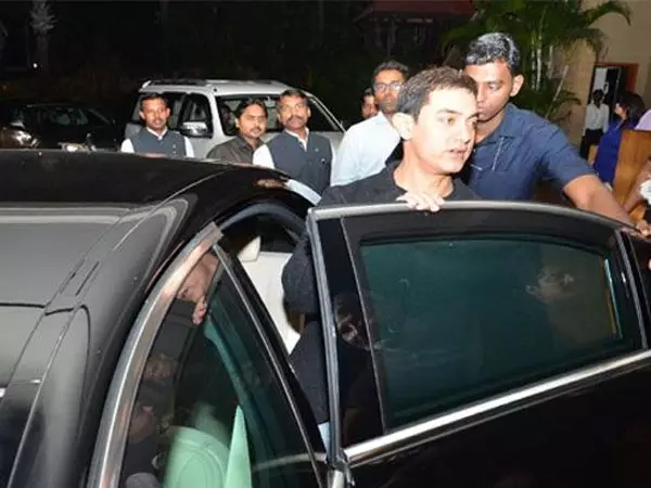 Mobil mewah seleb Bollywood Berbagai sumber  Mobil mewah seleb Bollywood Berbagai sumber