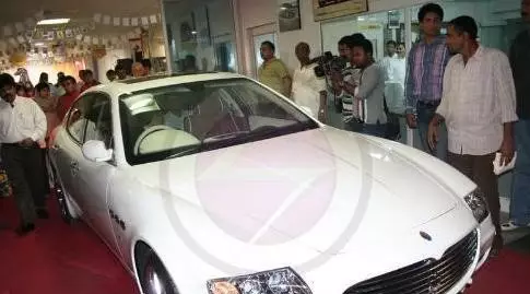 Mobil mewah seleb Bollywood Berbagai sumber  Mobil mewah seleb Bollywood Berbagai sumber