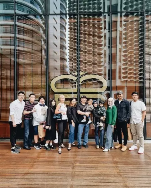 Arya Saloka dan keluarga dari masa ke masa © Instagram Arya Saloka dan keluarga dari masa ke masa © Instagram