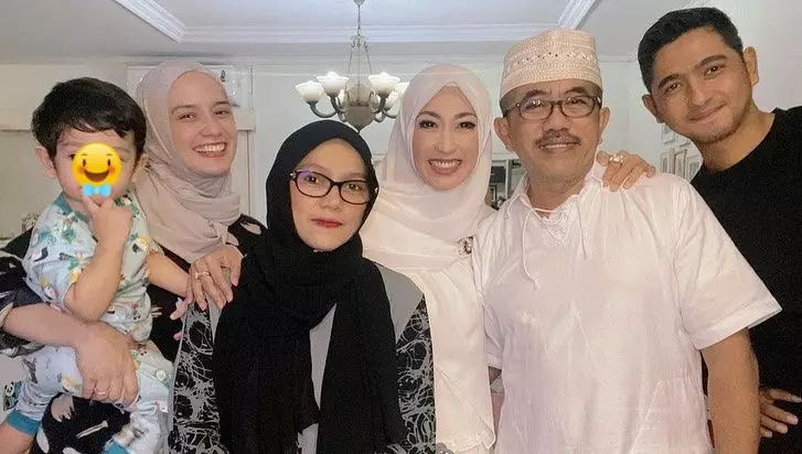 Arya Saloka dan keluarga dari masa ke masa © Instagram Arya Saloka dan keluarga dari masa ke masa © Instagram