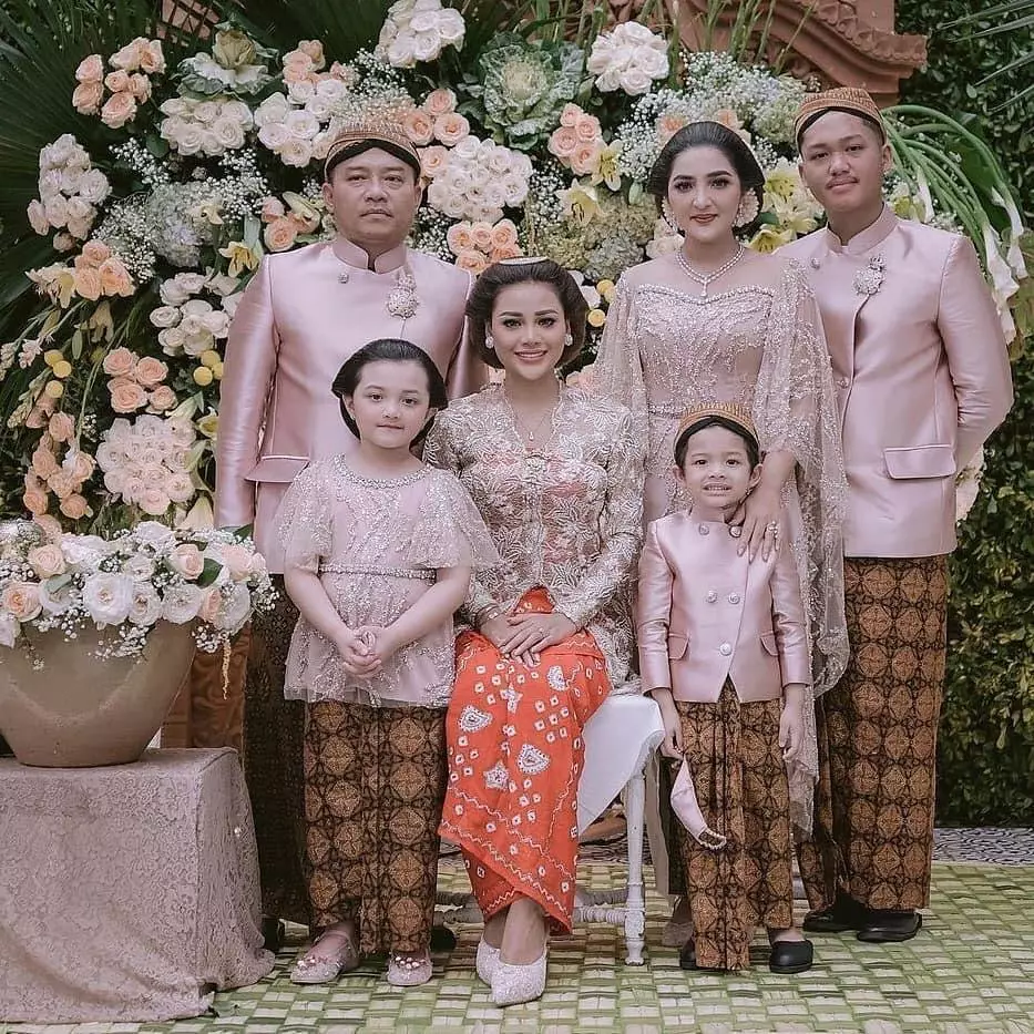 Arsy pakai baju daerah Instagram Arsy pakai baju daerah Instagram