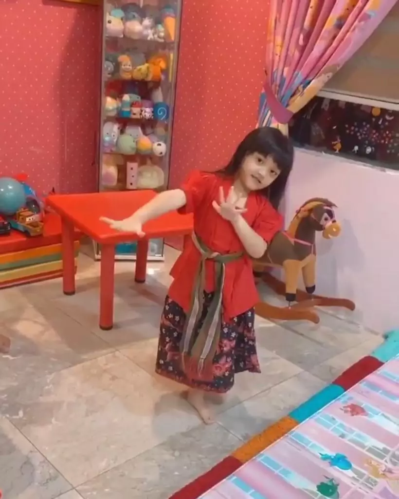 Arsy pakai baju daerah Instagram Arsy pakai baju daerah Instagram