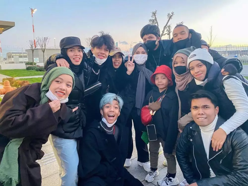 Pertemuan Atta Halilintar dan keluarga © Instagram Pertemuan Atta Halilintar dan keluarga © Instagram