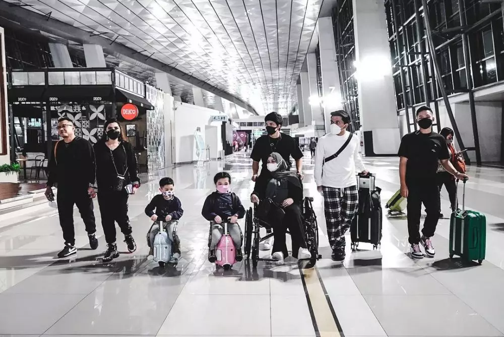 Pertemuan Atta Halilintar dan keluarga © Instagram Pertemuan Atta Halilintar dan keluarga © Instagram