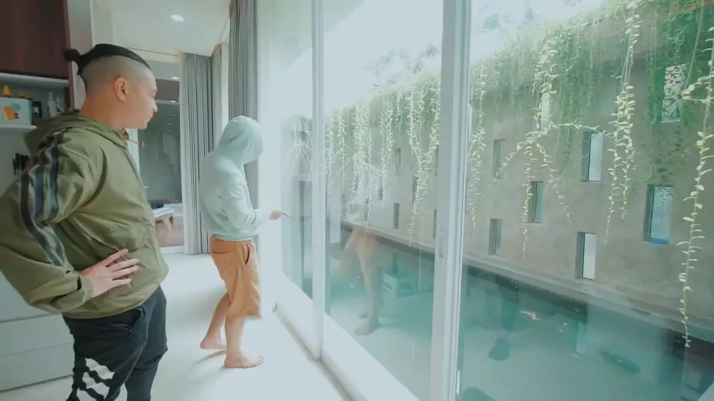 rumah baru ernest prakasa © 2021 YouTube