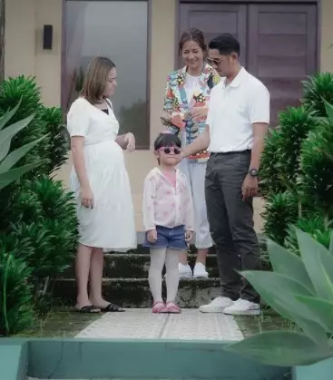 Outfit Amanda Manopo jadi bumil © berbagai sumber Outfit Amanda Manopo jadi bumil © berbagai sumber