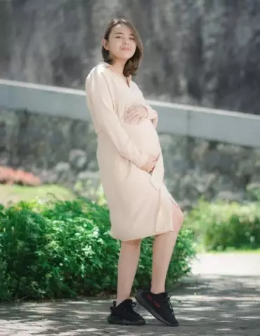 Outfit Amanda Manopo jadi bumil © berbagai sumber Outfit Amanda Manopo jadi bumil © berbagai sumber