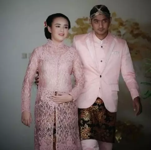 Outfit Amanda Manopo jadi bumil © berbagai sumber Outfit Amanda Manopo jadi bumil © berbagai sumber