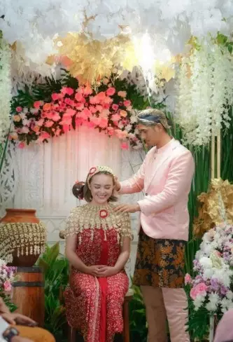 Outfit Amanda Manopo jadi bumil © berbagai sumber Outfit Amanda Manopo jadi bumil © berbagai sumber