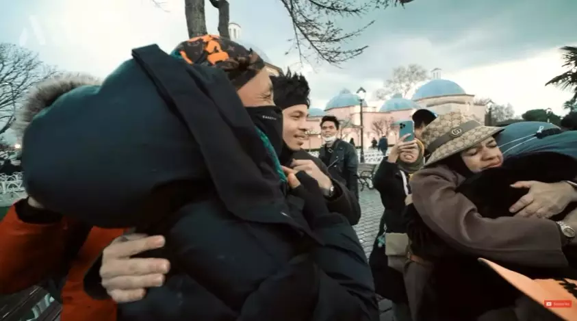 Momen Aurel bertemu keluarga Halilintar © berbagai sumber Momen Aurel bertemu keluarga Halilintar © berbagai sumber