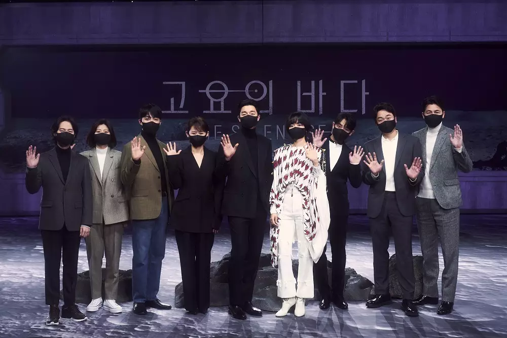 pemain The Silent Sea di konferensi pers Netflix