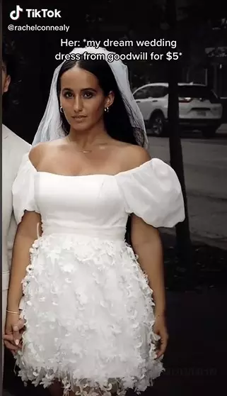 Gaun pengantin seharga Rp 40 ribuan © TikTok Gaun pengantin seharga Rp 40 ribuan © TikTok