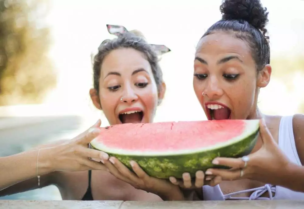 Arti mimpi makan © 2021 brilio.net Arti mimpi makan © 2021 brilio.net