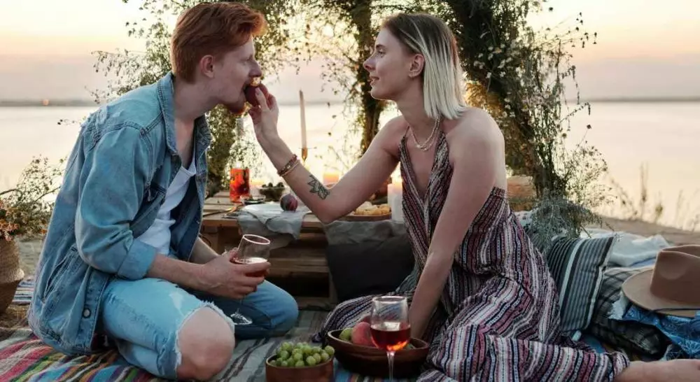 Arti mimpi makan © 2021 brilio.net Arti mimpi makan © 2021 brilio.net