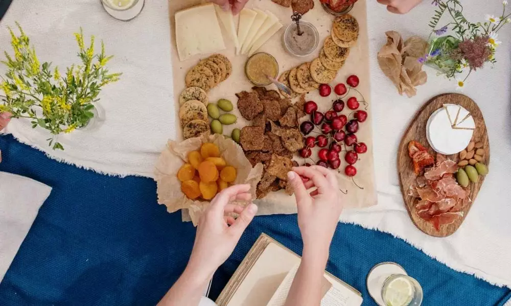 Arti mimpi makan © 2021 brilio.net Arti mimpi makan © 2021 brilio.net