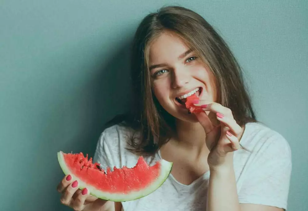 Arti mimpi makan © 2021 brilio.net Arti mimpi makan © 2021 brilio.net