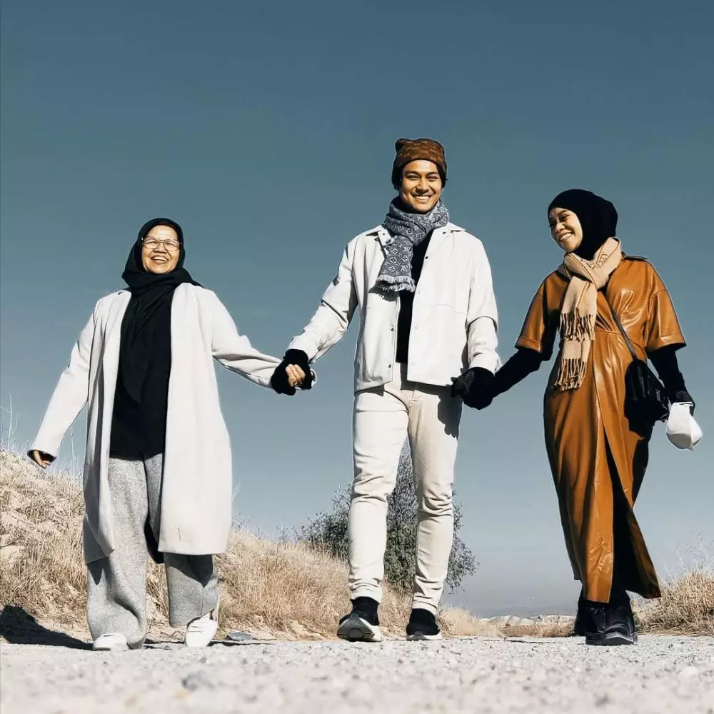 lesty dan ibu mertua © 2021 Instagram