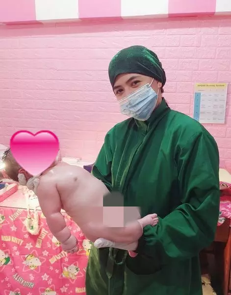 Viral bayi lahir dengan berat 5,1 kg Berbagai sumber