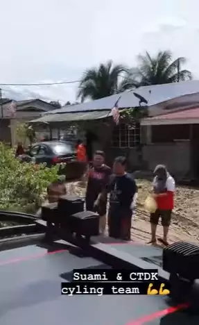 Siti Nurhaliza salurkan bantuan banjir Malaysia © Instagram