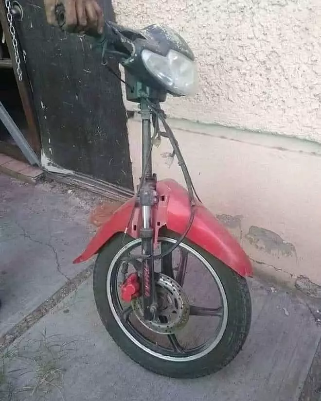 potret lucu sepeda motor kelihatan di parkiran © 2021 instagram.com