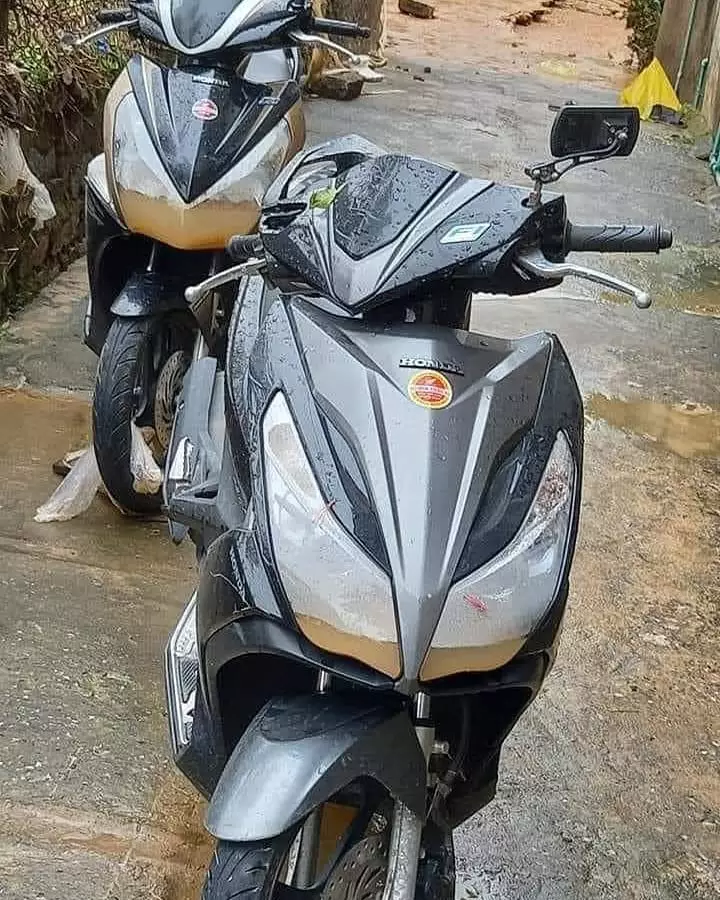 potret lucu sepeda motor kelihatan di parkiran © 2021 instagram.com