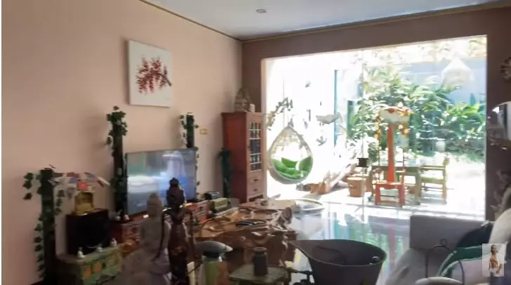 penampakan rumah ade rai di bandung © YouTube
