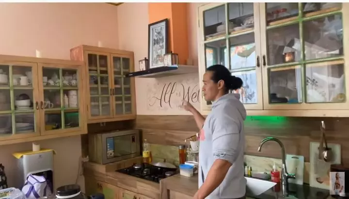 penampakan rumah ade rai di bandung © YouTube