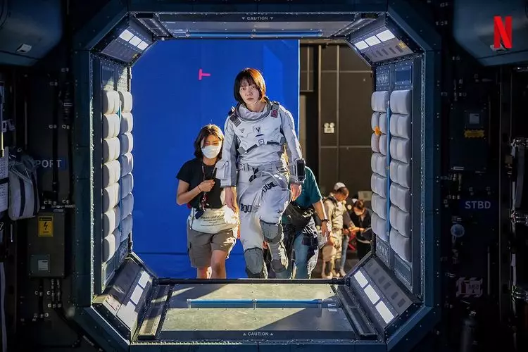 Gong Yoo di The Silent Sea berbagai sumber