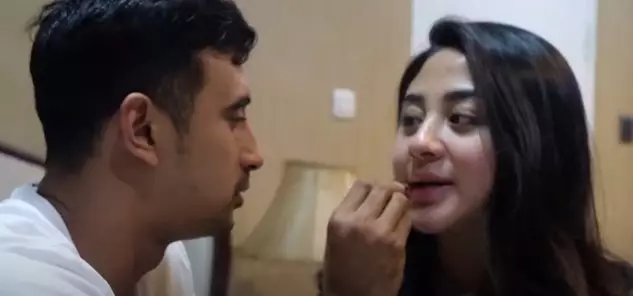 Momen Ali Syakieb dandani Margin Wieheerm © 2021 YouTube