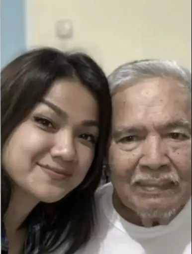 Nirina Zubir dan ayah © 2021 brilio.net Instagram Nirina Zubir dan ayah © 2021 brilio.net Instagram