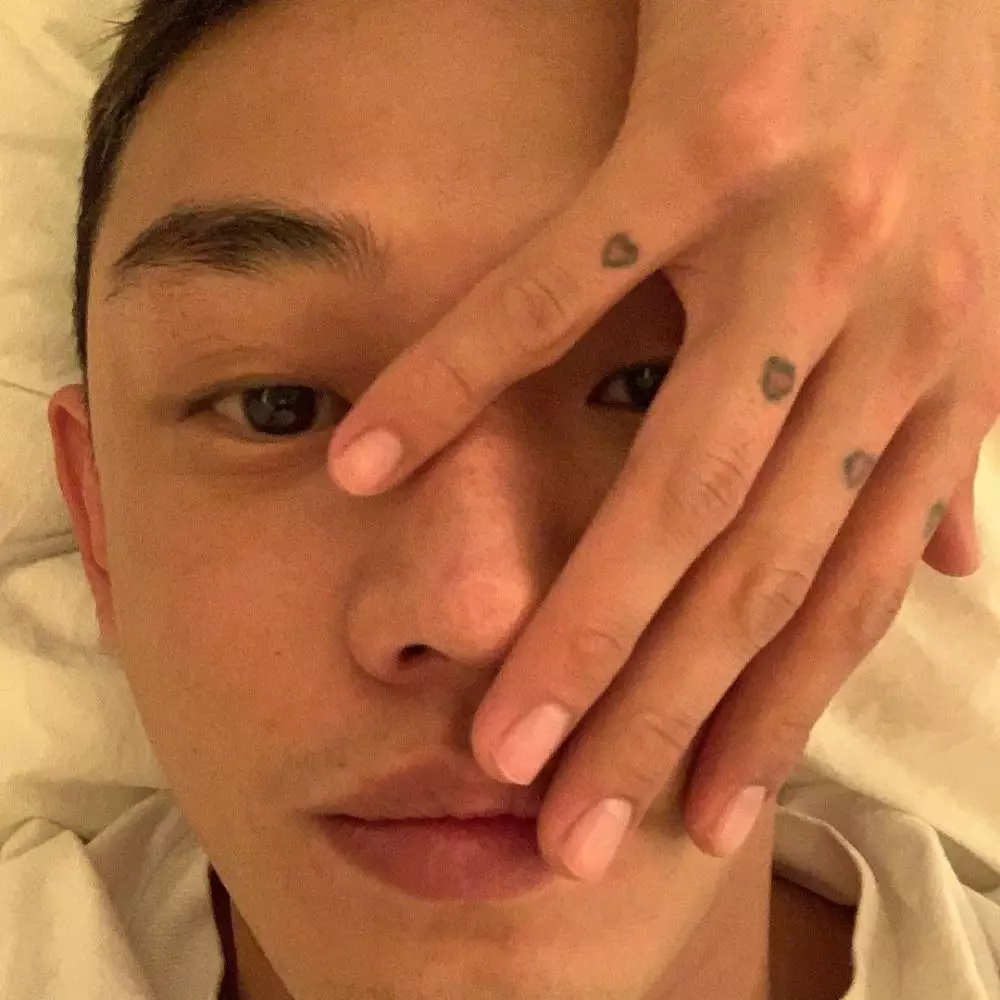 pria dekat dengan yoo ah in © 2021 Instagram