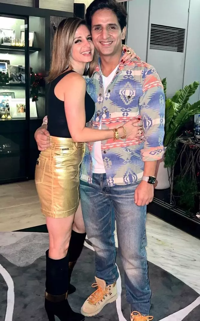 Beda gaya Hrithik Roshan dan kekasih baru Sussanne Khan Instagram