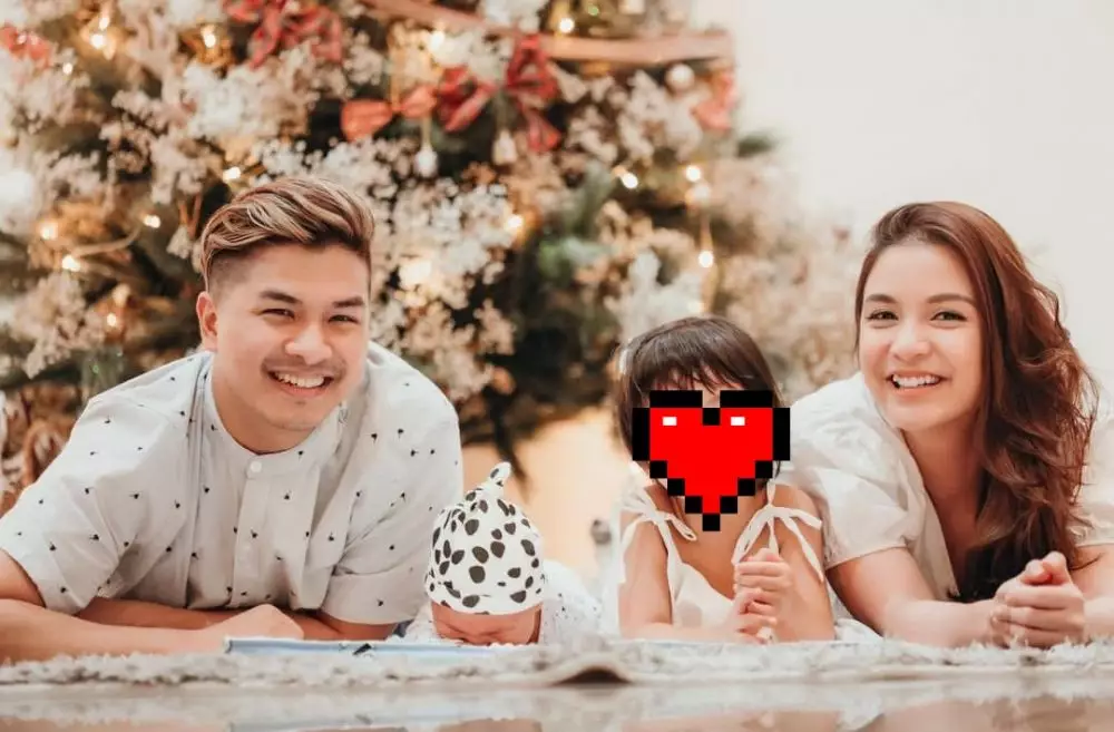 Pemotretan Chelsea dan keluarga dengan tema Natal Instagram