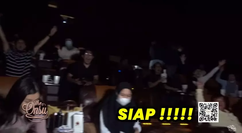 Momen Sarwendah sewa satu bioskop © YouTube