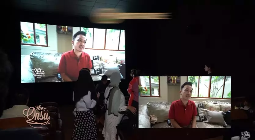 Momen Sarwendah sewa satu bioskop © YouTube
