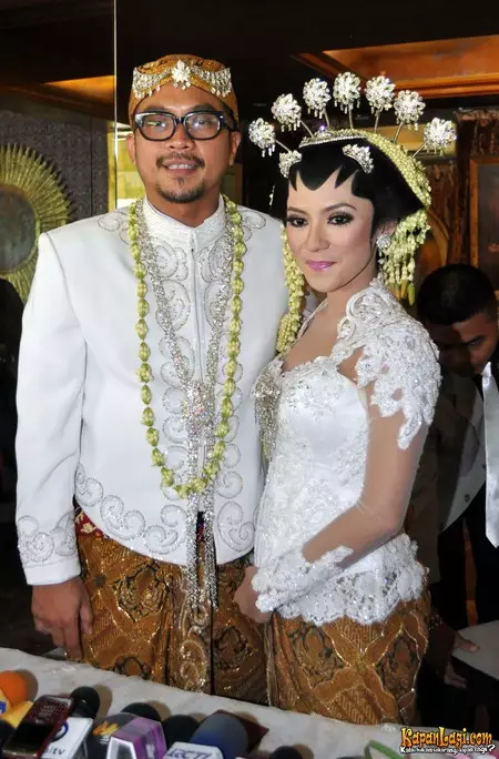 pernikahan mantan penyanyi cilik © berbagai sumber