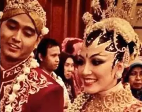 pernikahan mantan penyanyi cilik © berbagai sumber
