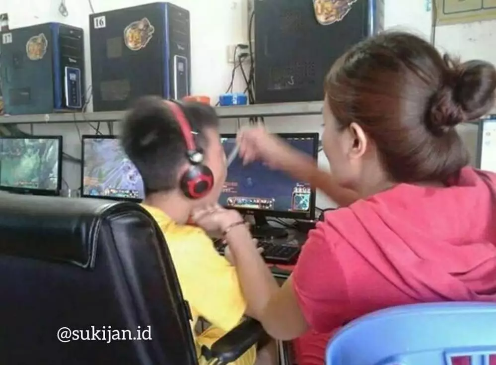 momen emak lagi nyenengin anak © 2021 instagram.com