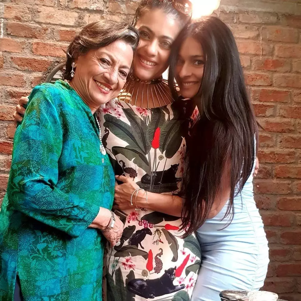 potret kedekatan aktris Bollywood bareng ibu © Instagram