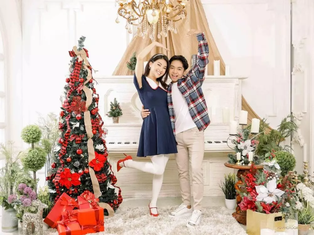 Pemotretan natal Sarwendah dan keluarga © Instagram Pemotretan natal Sarwendah dan keluarga © Instagram