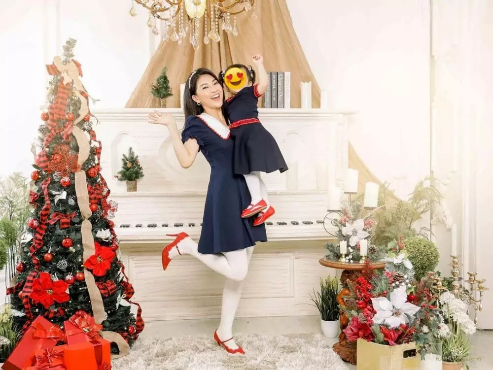 Pemotretan natal Sarwendah dan keluarga © Instagram Pemotretan natal Sarwendah dan keluarga © Instagram