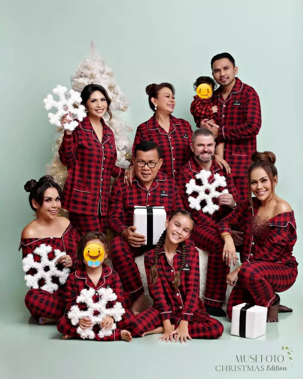 Pemotretan seleb sambut Natal 2021 © Instagram