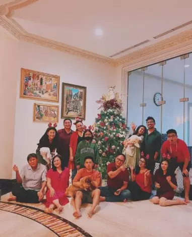 Perayaan Natal 2021 seleb © berbagai sumber Perayaan Natal 2021 seleb © berbagai sumber