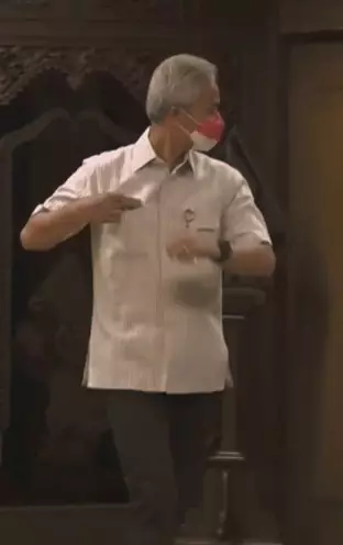 Ganjar Pranowo parodikan video klip Yang Terdalam © 2021 TikTok