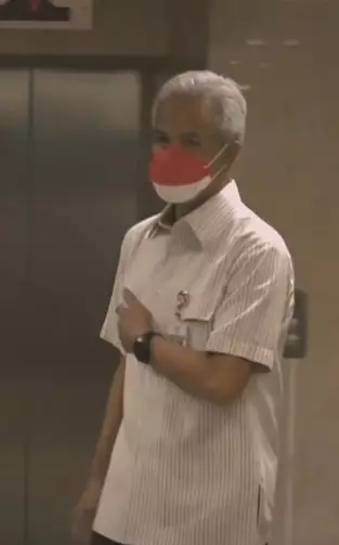 Ganjar Pranowo parodikan video klip Yang Terdalam © 2021 TikTok