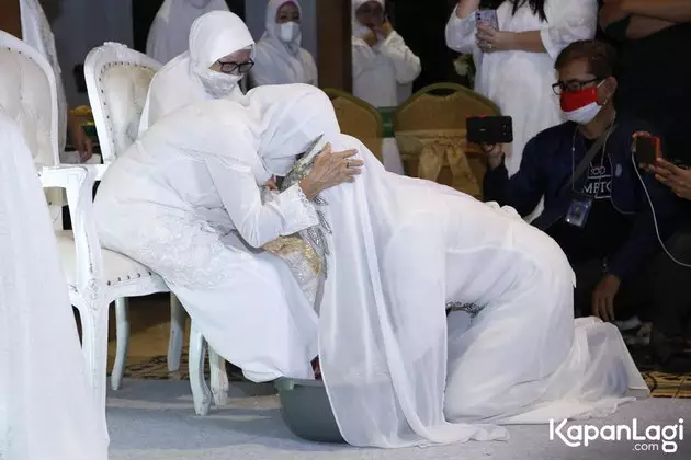 momen pengajian jelang nikah roro fitria © berbagai sumber