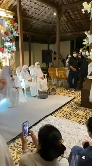 momen pengajian jelang nikah roro fitria © berbagai sumber