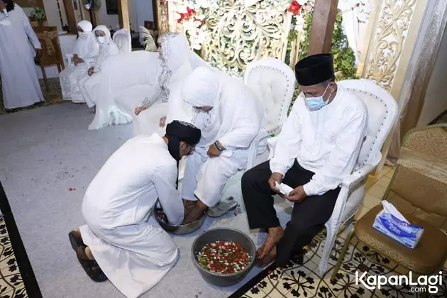 momen pengajian jelang nikah roro fitria © berbagai sumber
