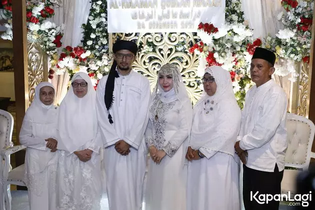 momen pengajian jelang nikah roro fitria © berbagai sumber